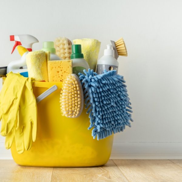 Brushes,,Bottles,With,Cleaning,Liquids,,Sponges,,Rag,And,Yellow,Rubber